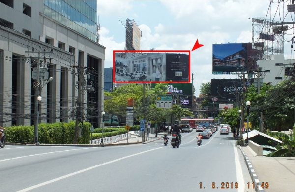 ป้าย Billboard บริเวณถนนเพชรบุรี แยกถนนวิทยุ ไปมักกะสัน-ชิดลม(บน)