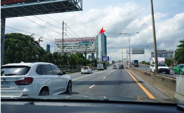 ป้ายโฆษณาทางด่วนขั้นที่ 1 เชิงสะพานแขวนพระราม 9 รับรถไปคลองเตย - บางนา - ดินแดง - แจ้งวัฒนะ